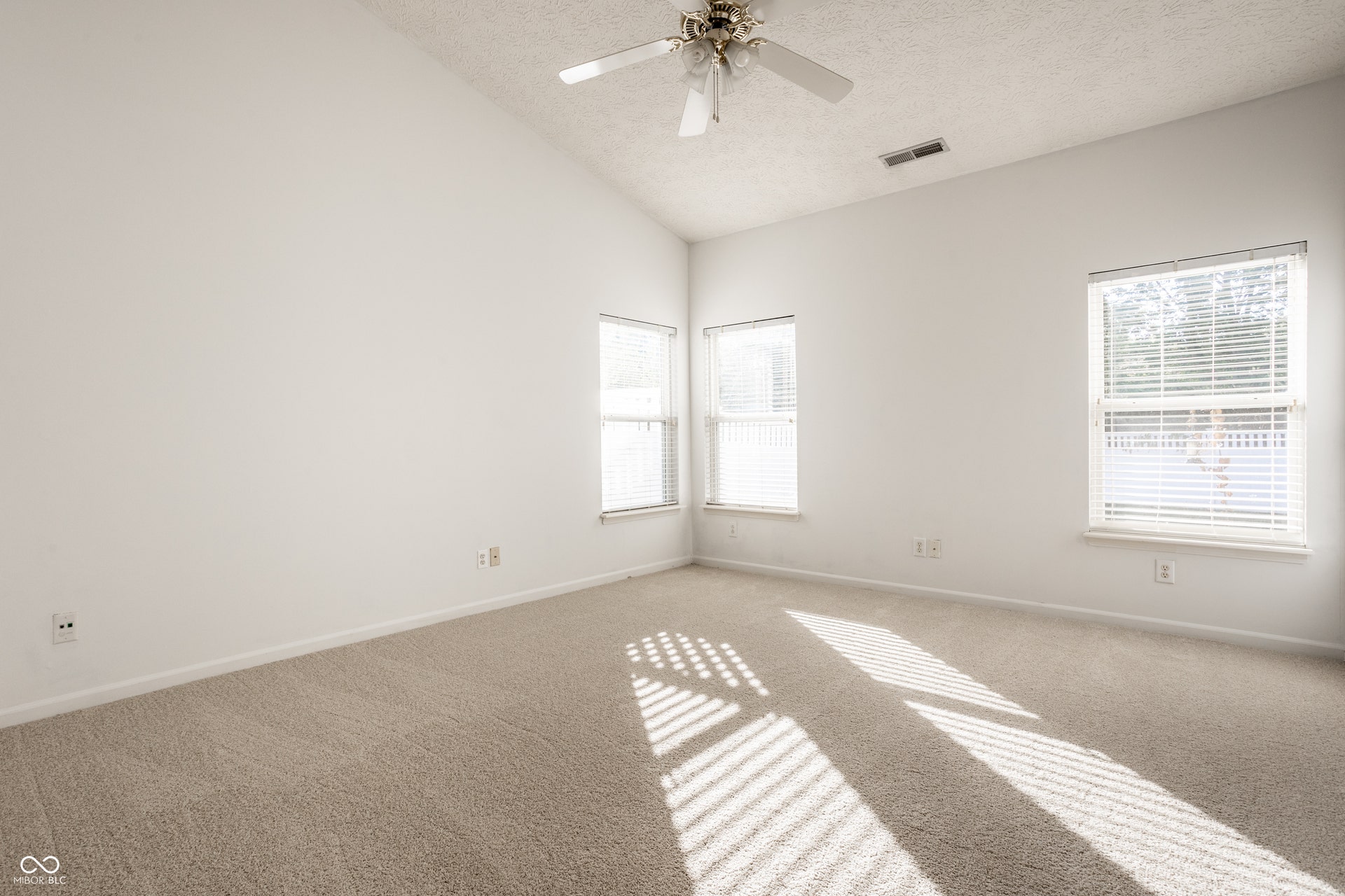 5853 Lost Oaks Drive, Carmel, IN 46033