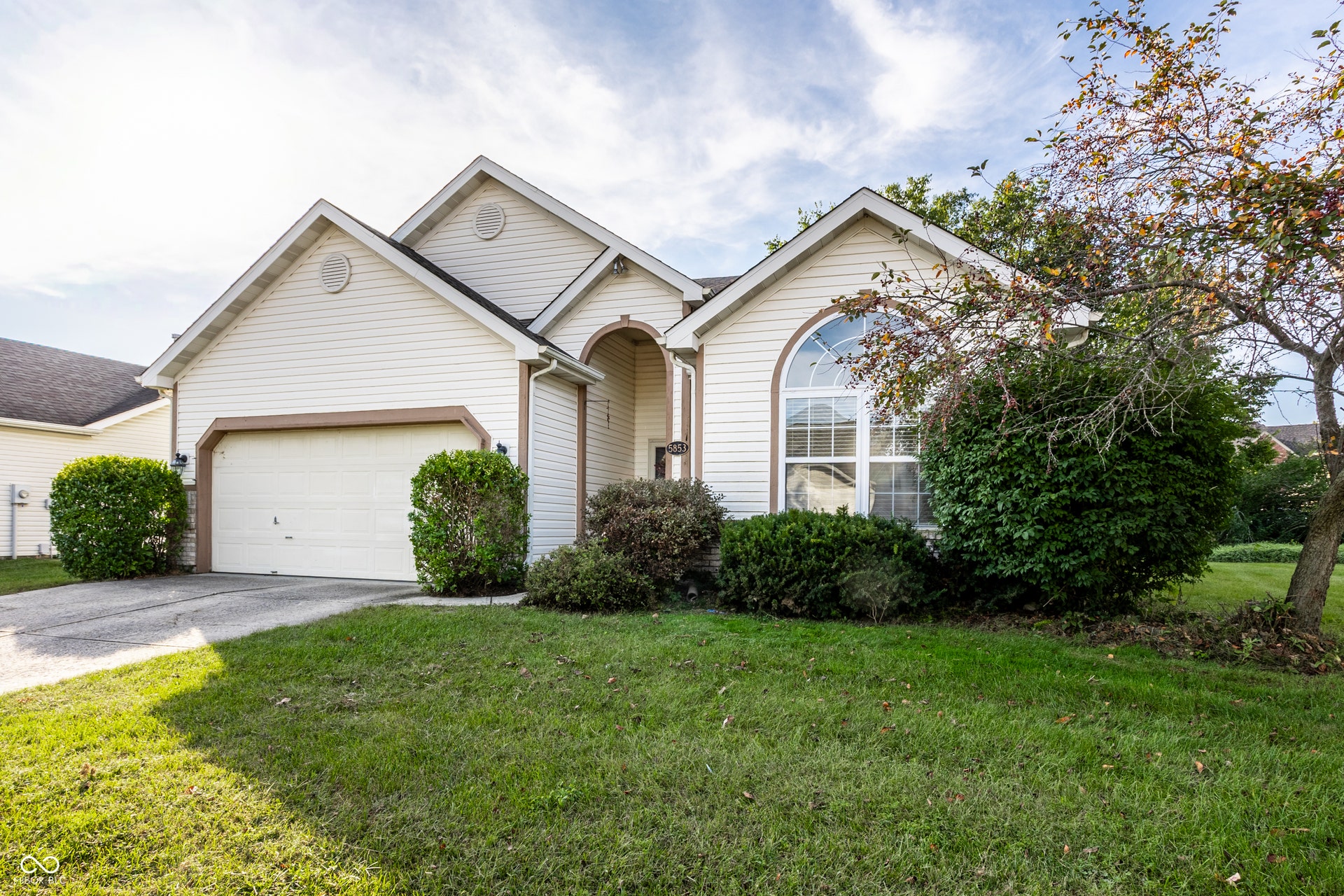 5853 Lost Oaks Drive, Carmel, IN 46033