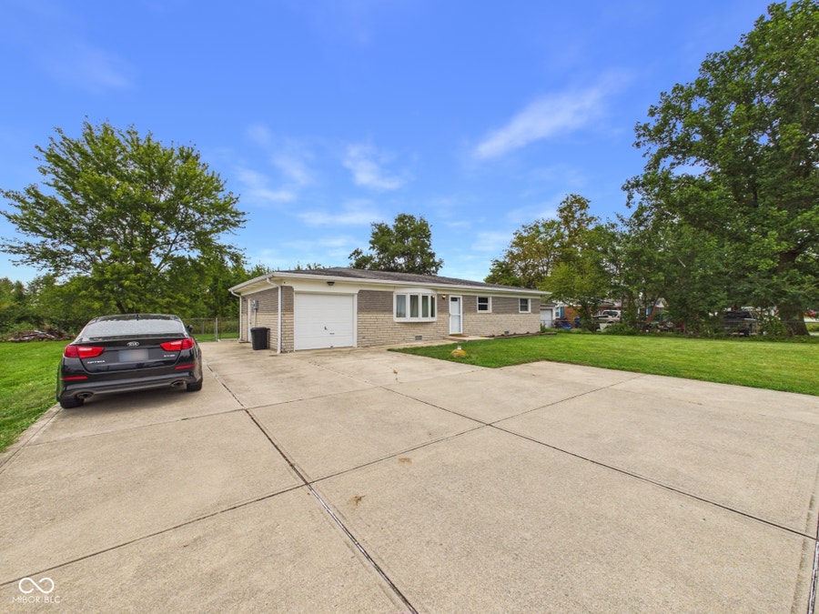 Property photo for 14050 State Road 32 E, Noblesville, IN