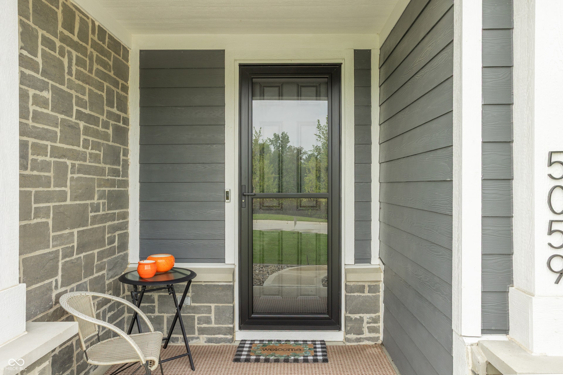 Front entry with sitting area