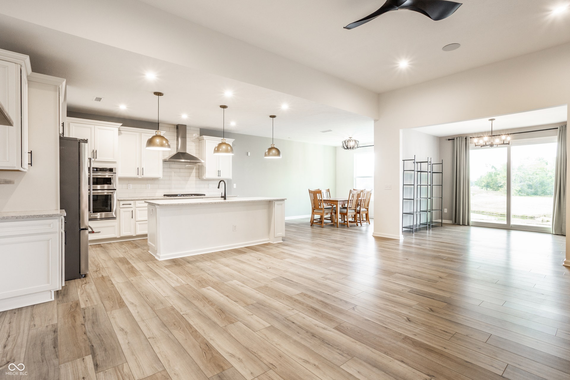 Stunning Kitchen with dining area