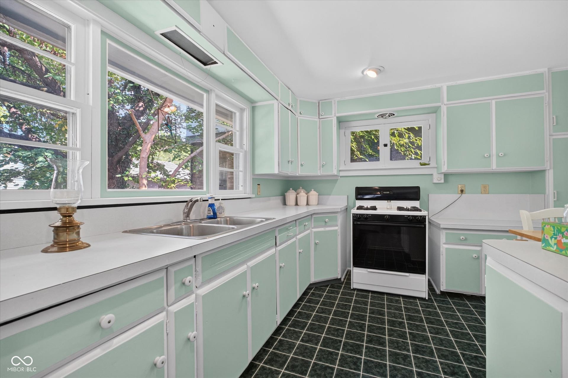 122 E 51st Street, Indianapolis, IN 46205