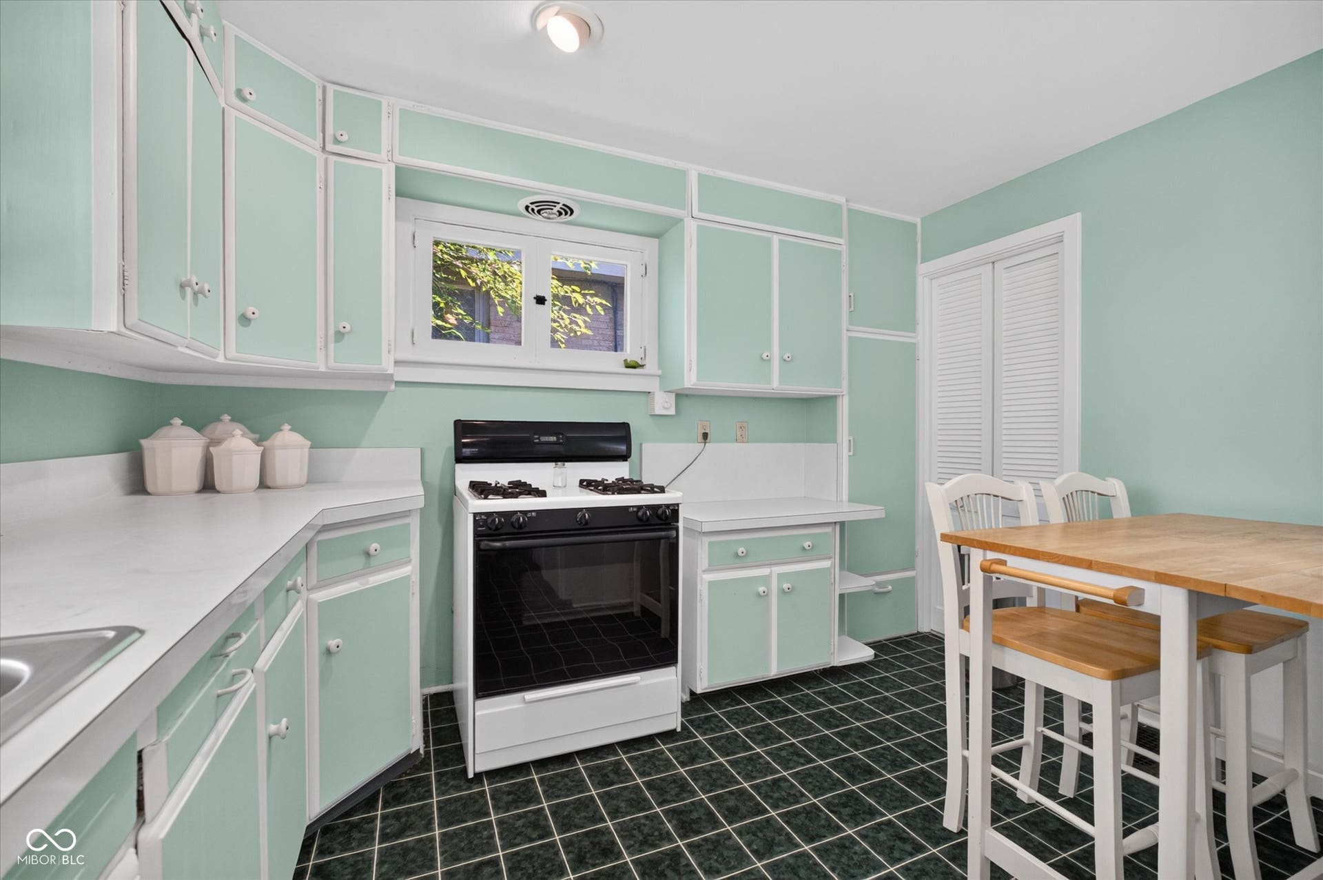 122 E 51st Street, Indianapolis, IN 46205