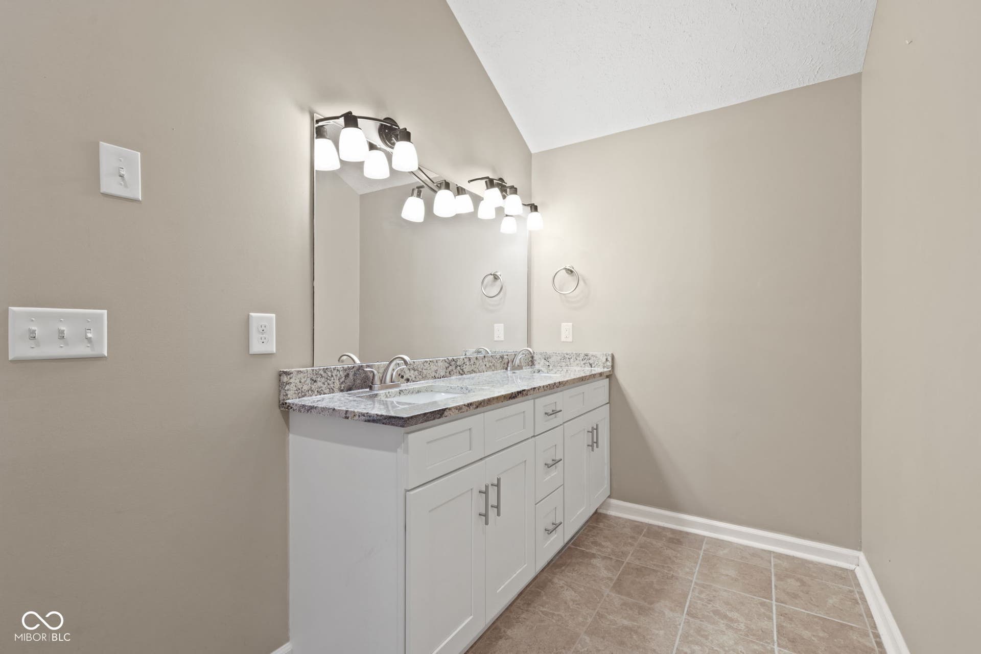 12619 Doe Lane, Indianapolis, IN 46236