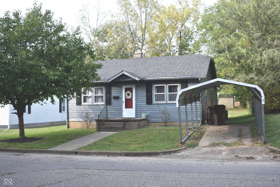 Property photo for 917 W Walnut Street, Brownstown, IN