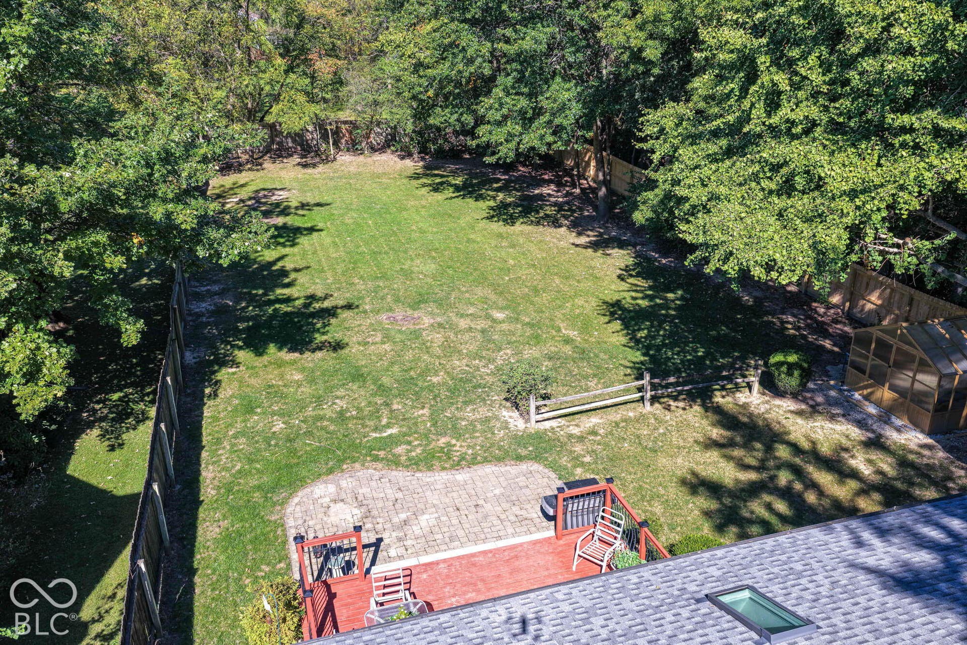 .4 acre fully fenced oasis