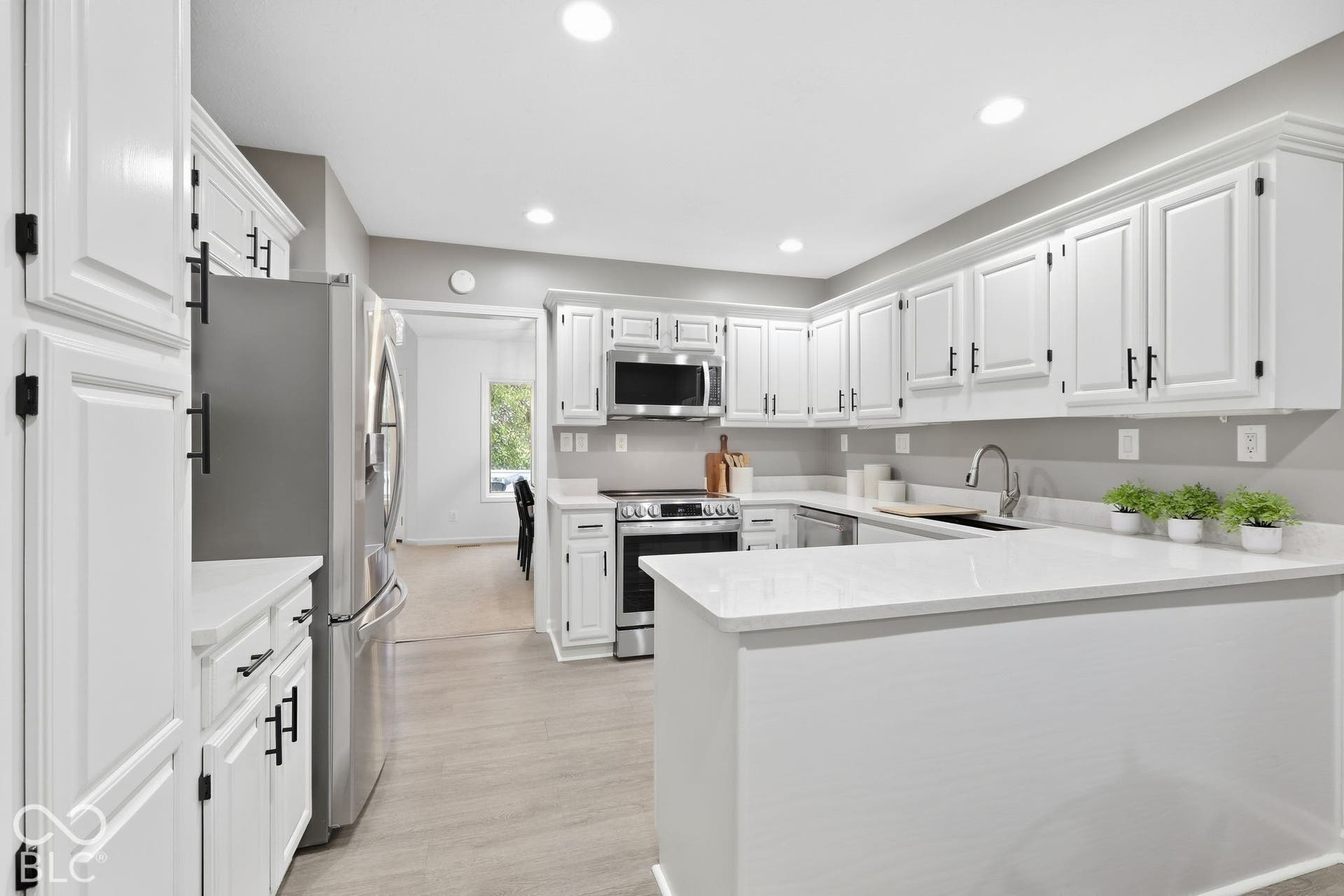 8103 Clearwater Parkway, Indianapolis, IN 46240
