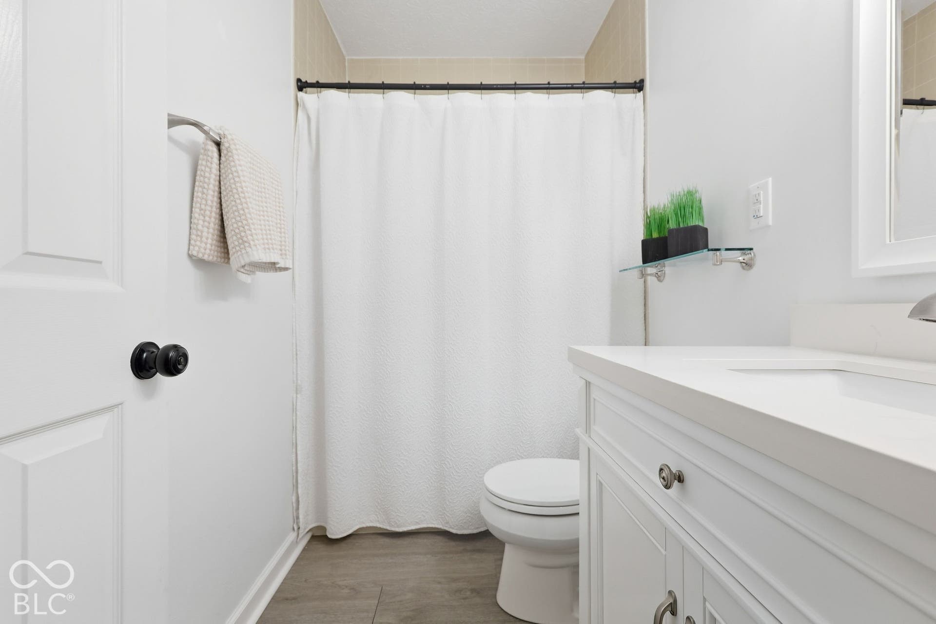 8103 Clearwater Parkway, Indianapolis, IN 46240