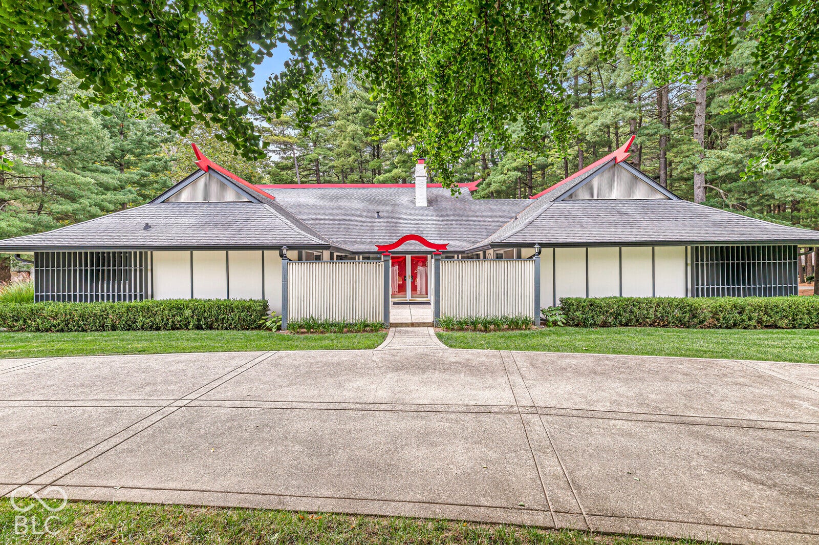 7622 Silverpine Court, Indianapolis, IN 46250 Enclosed entry courtyard sets the tone for this one-of-a-kind residence.