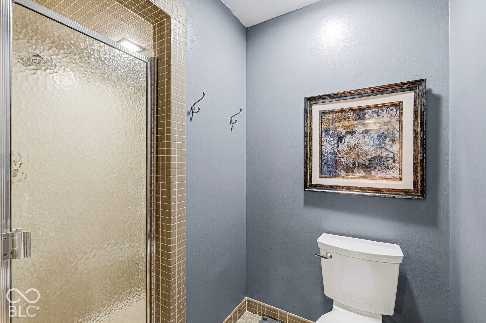 7622 Silverpine Court, Indianapolis, IN 46250 Primary bathroom has original marble countertops, sinks with integrated soap dishes and a sunken shower.