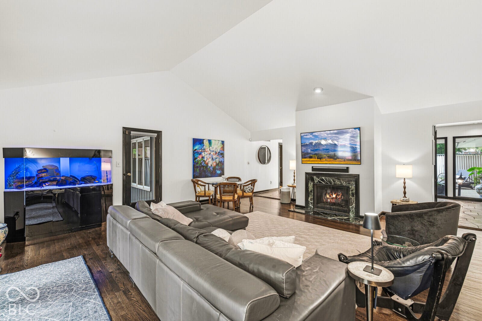 7622 Silverpine Court, Indianapolis, IN 46250 Spacious, light-filled gathering space features a pitched ceiling, expansive west-facing glass doors and cozy gas fireplace. Direct access to deck and courtyard.