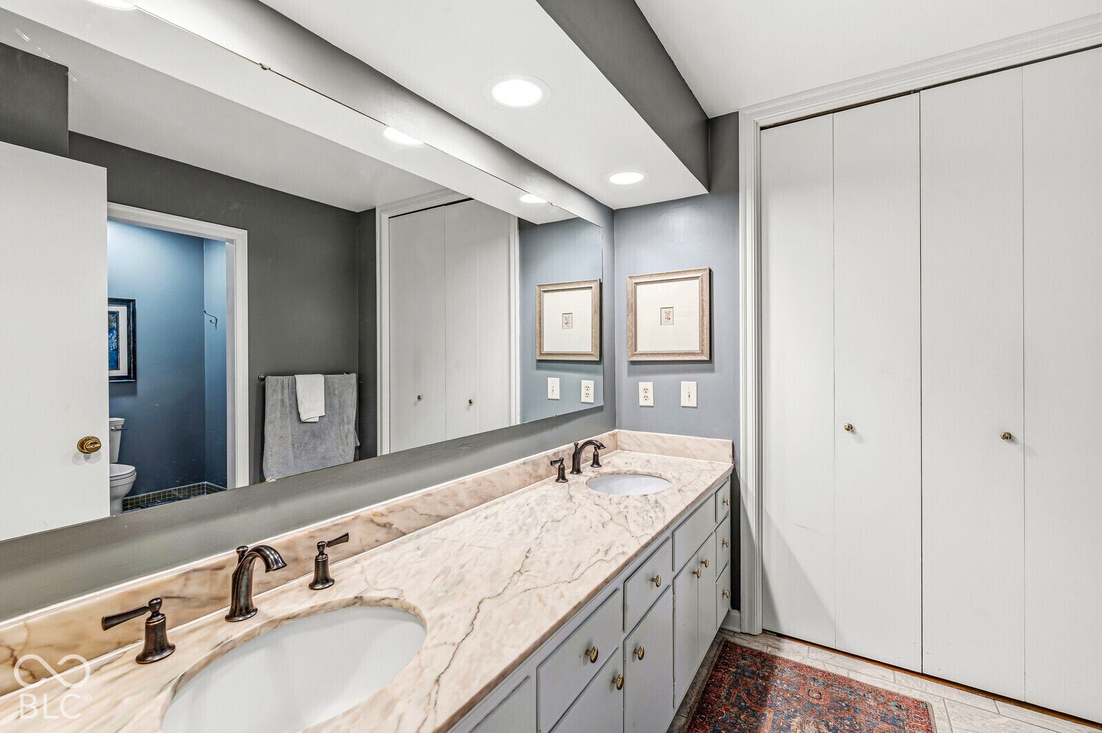 7622 Silverpine Court, Indianapolis, IN 46250 Primary bathroom has original marble countertops, sinks with integrated soap dishes and a sunken shower.