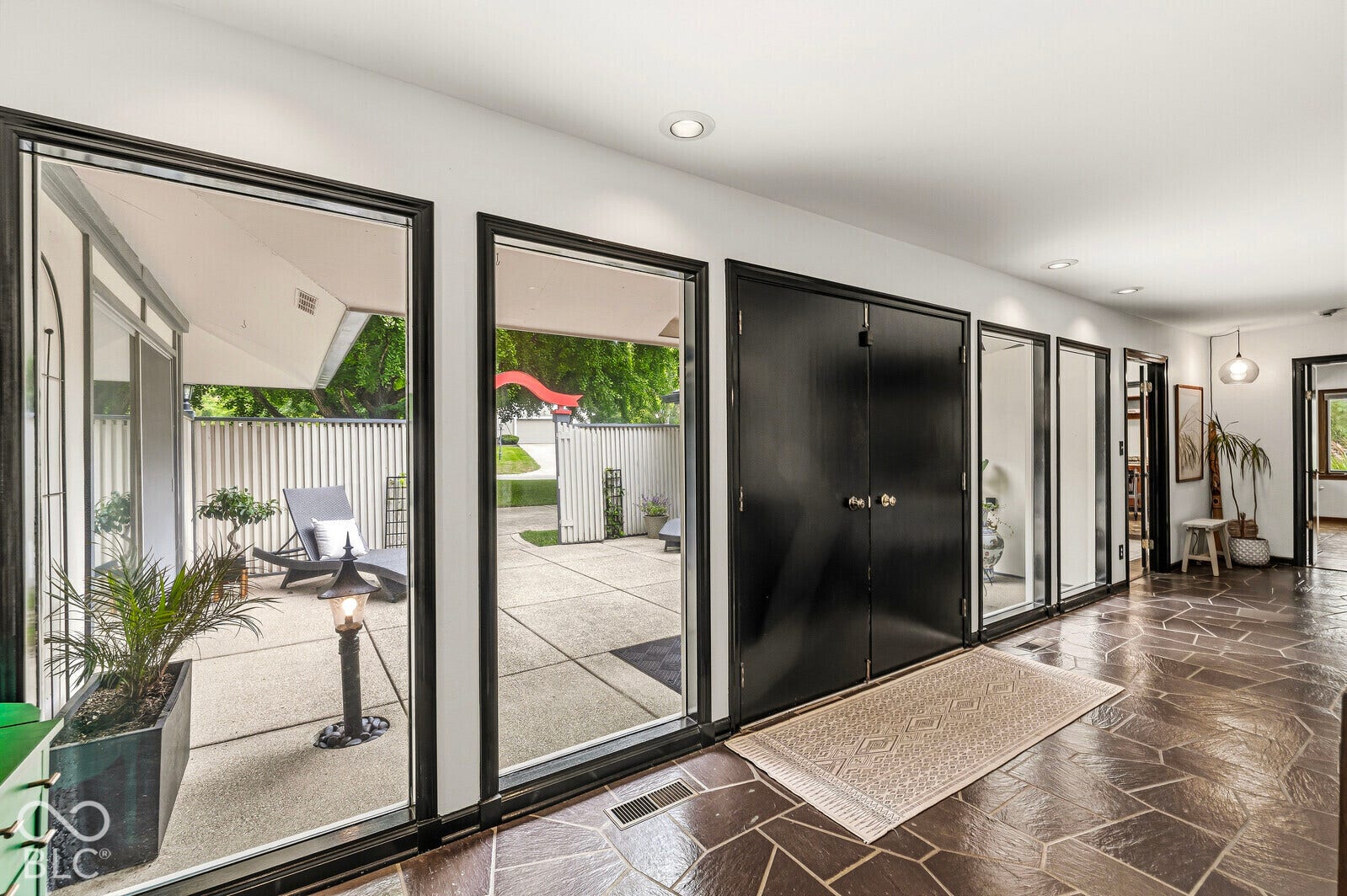 7622 Silverpine Court, Indianapolis, IN 46250 Entry