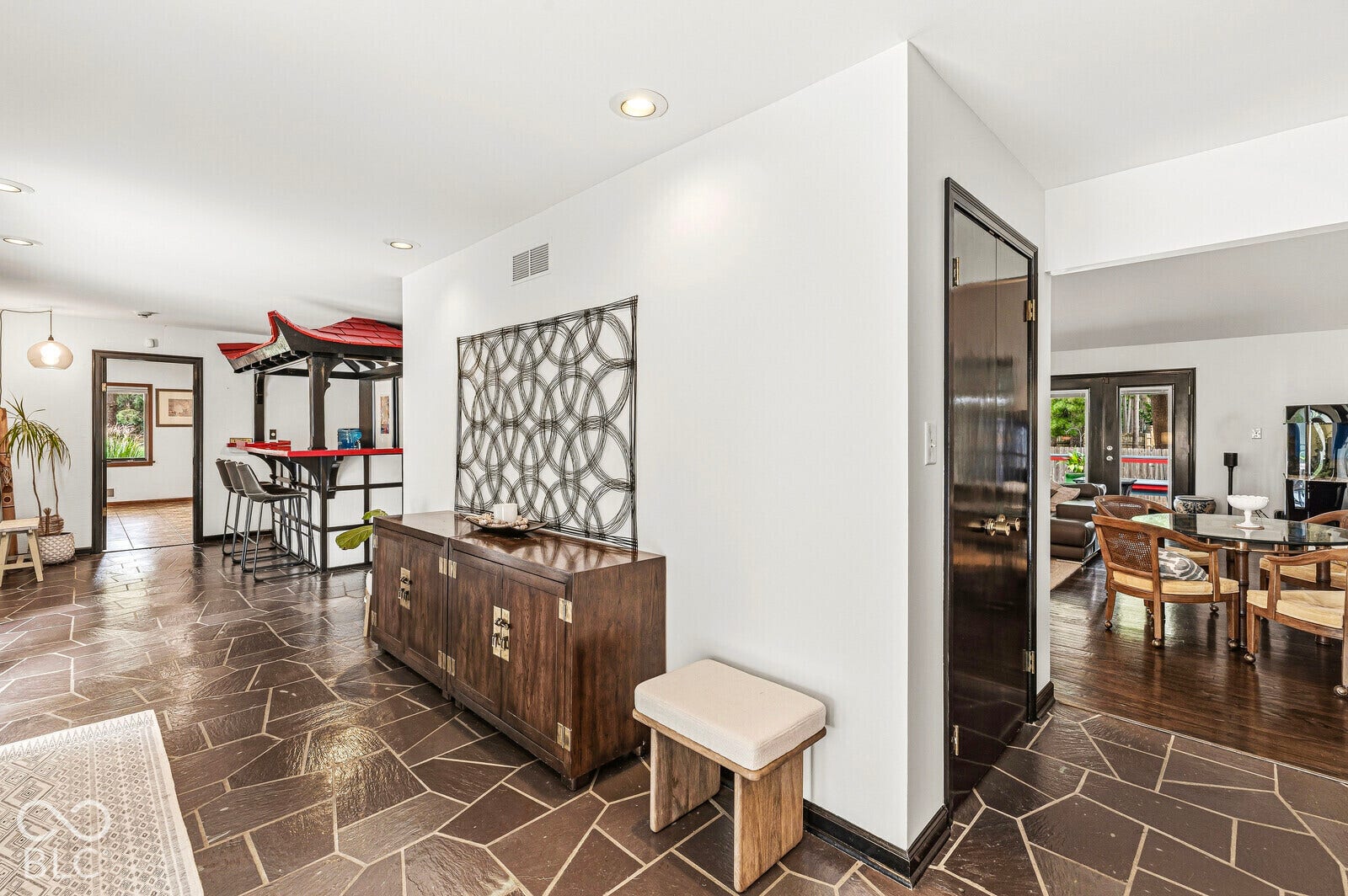 7622 Silverpine Court, Indianapolis, IN 46250 Entry