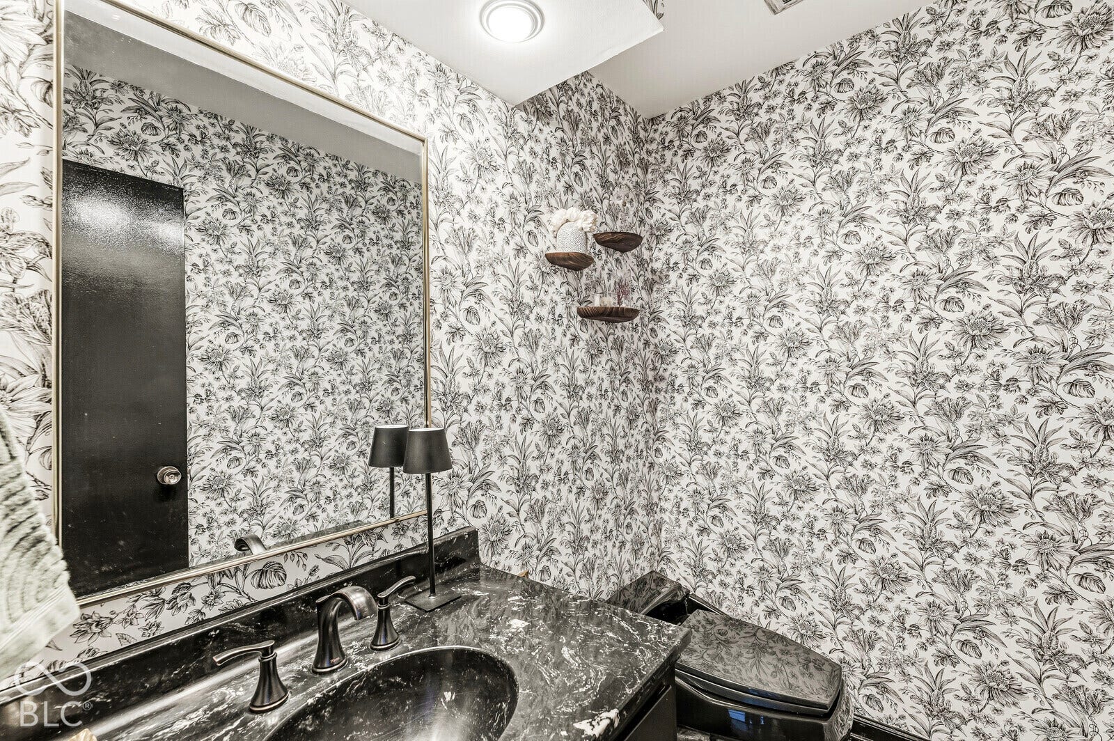 7622 Silverpine Court, Indianapolis, IN 46250 Powder room near the entry