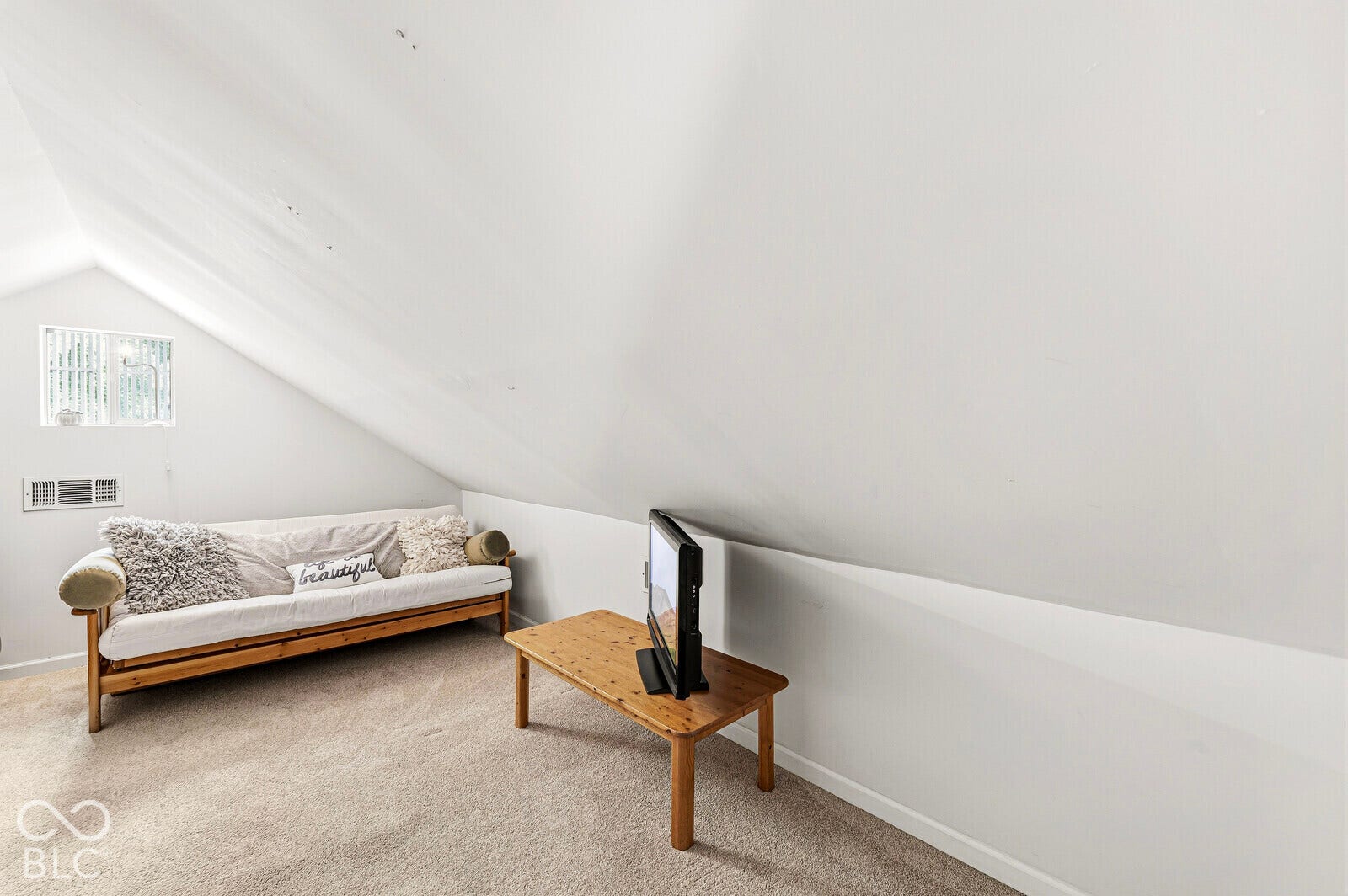 7622 Silverpine Court, Indianapolis, IN 46250 4th bedroom suite hangout space.