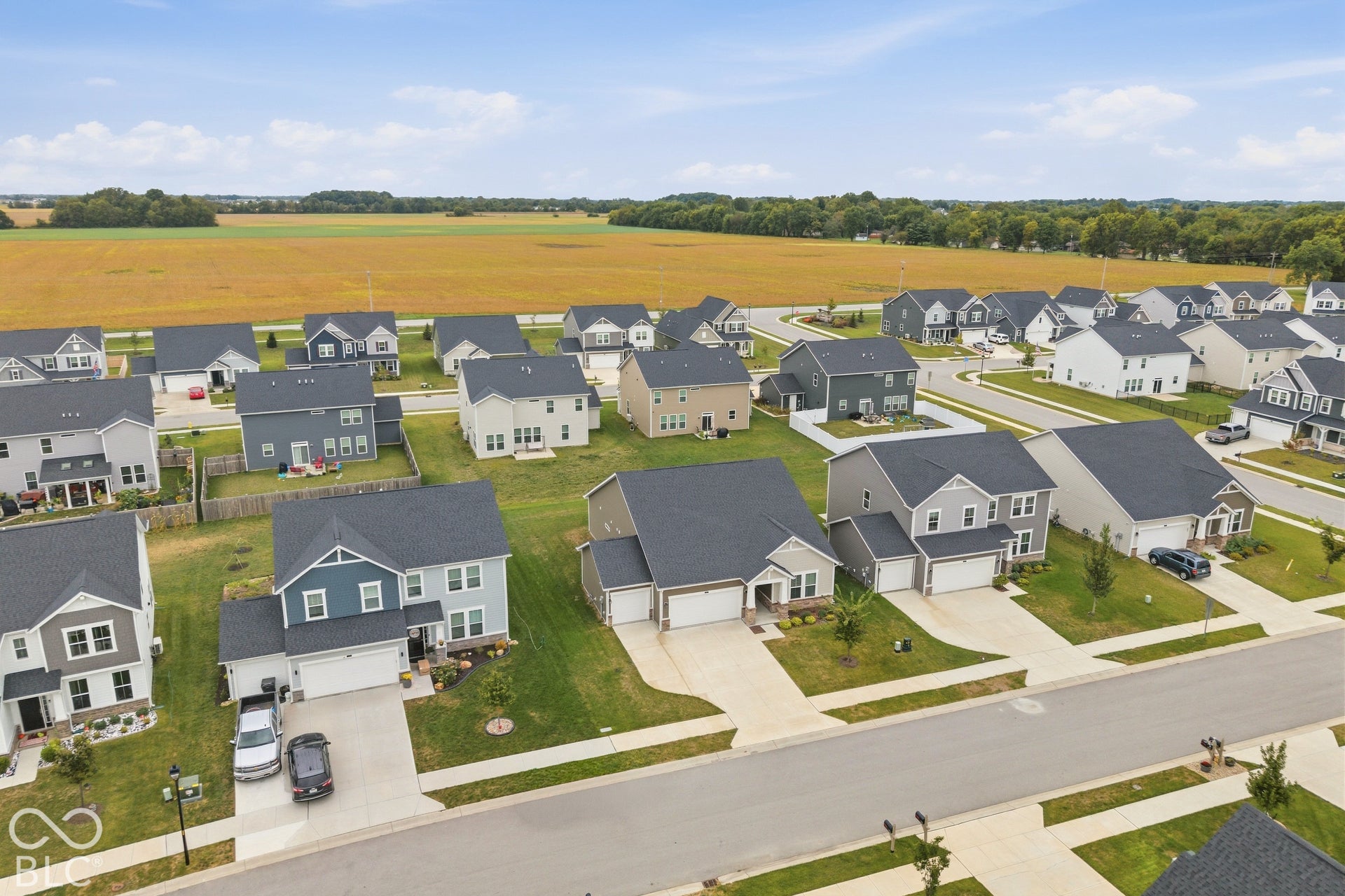 Neighborhood & surrounding landscape