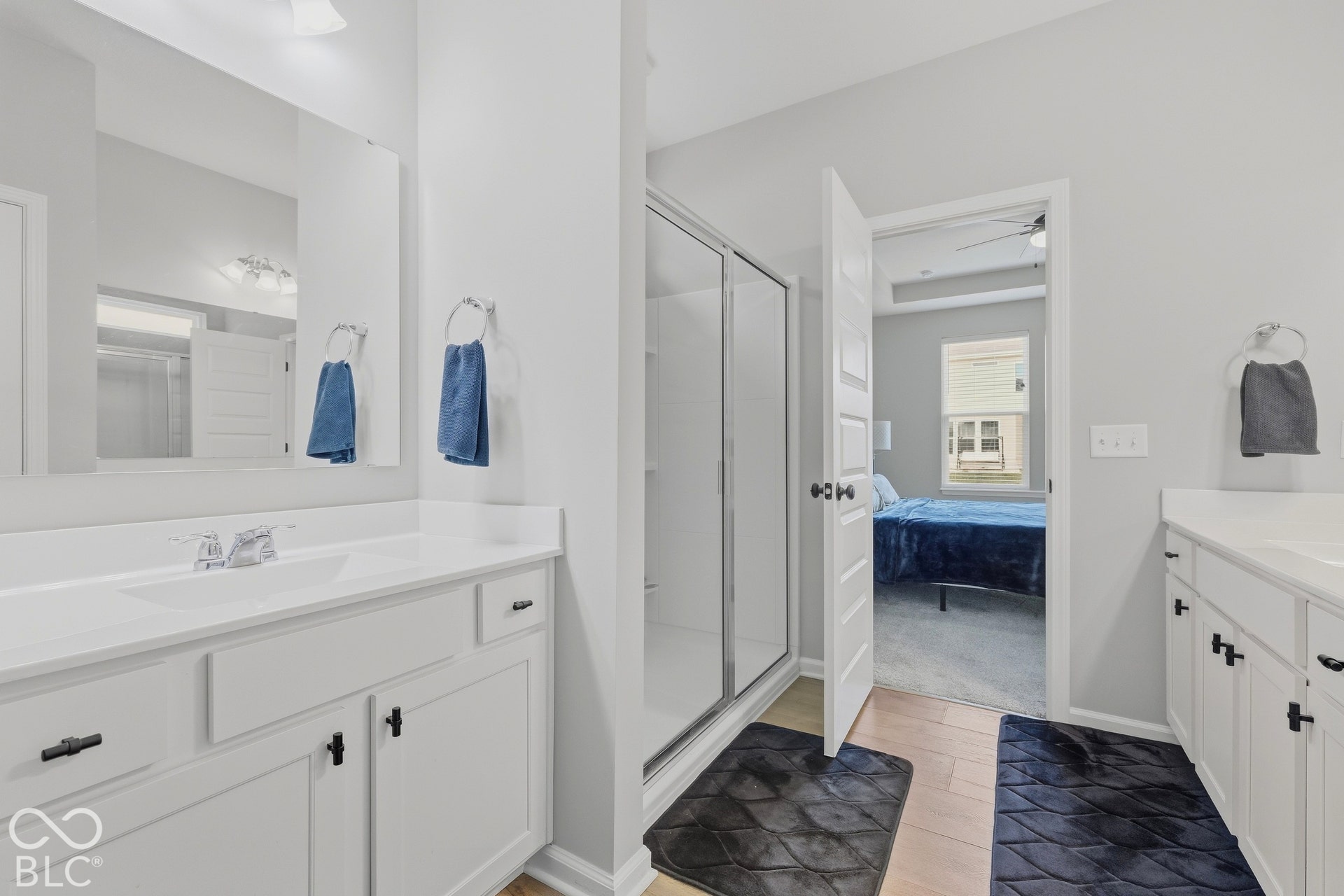 Dual vanity sinks