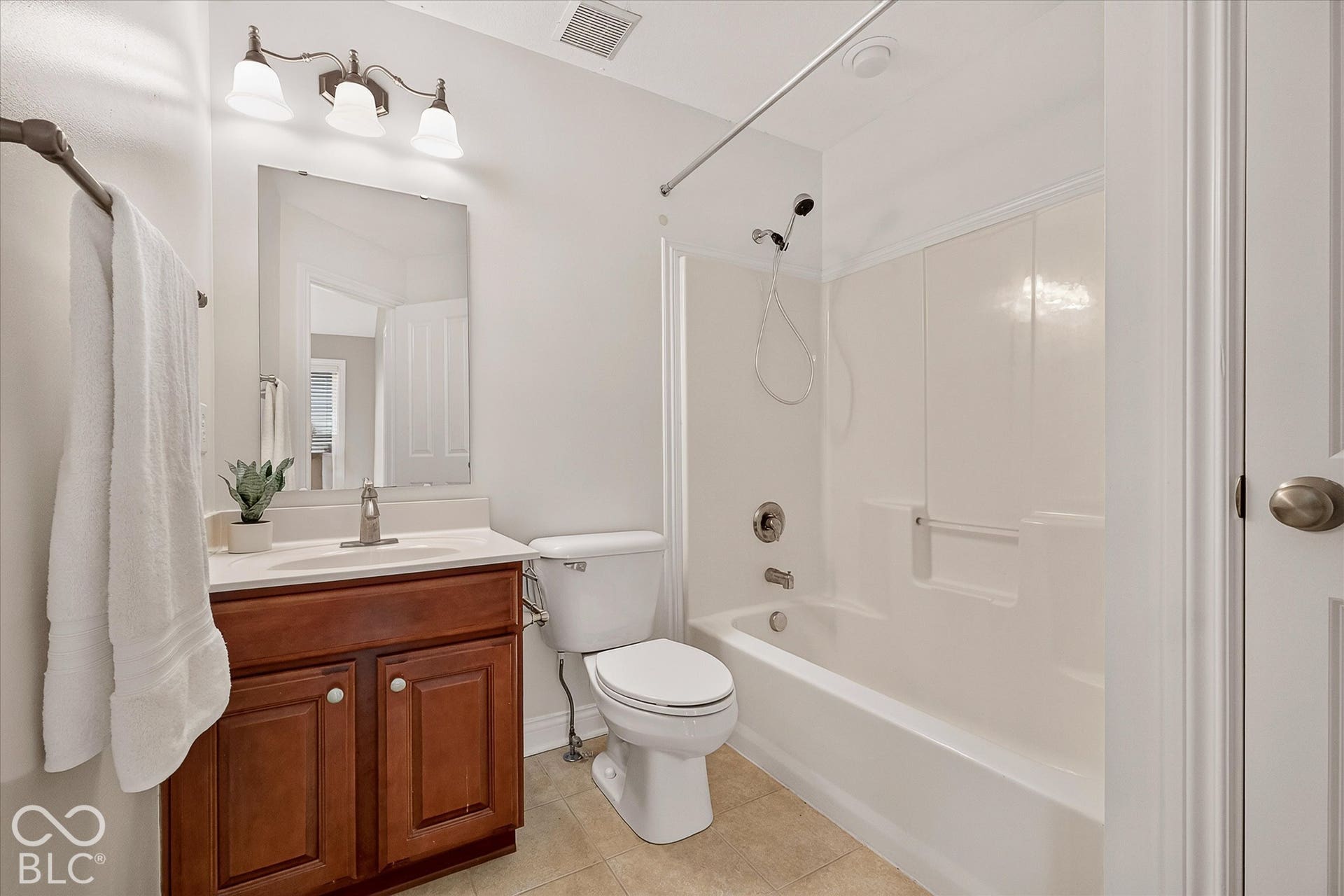 8655 N Meridian Street, Indianapolis, IN 46260