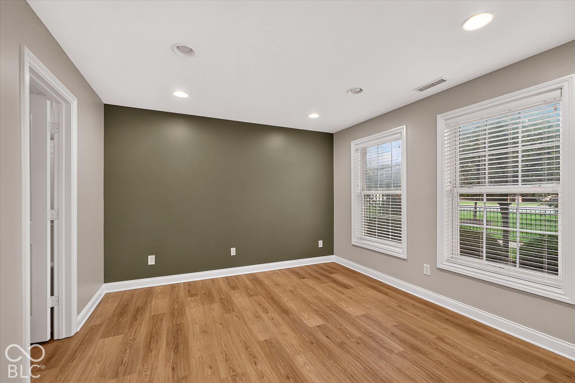 Flex space with full bathroom.