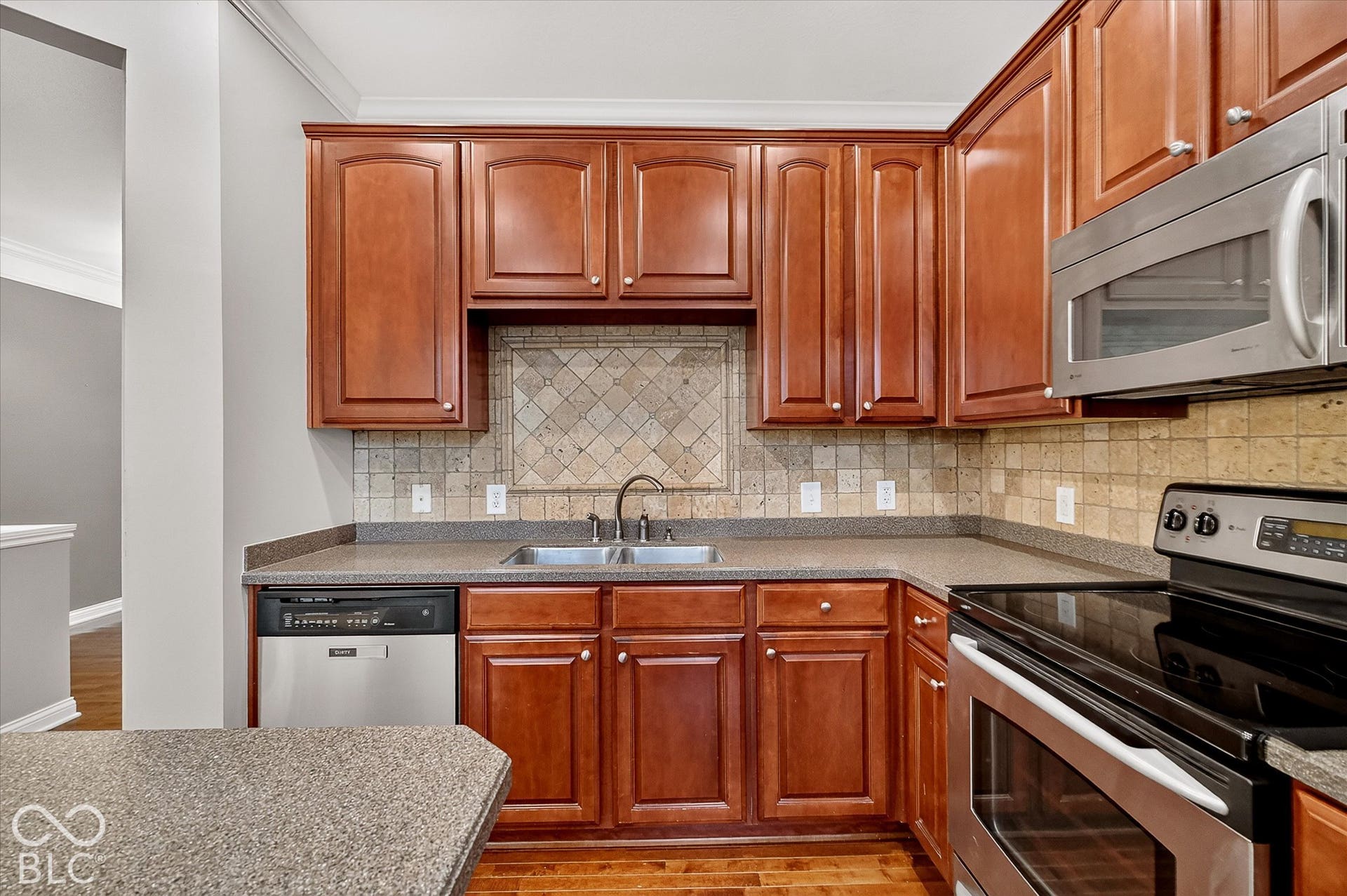 8655 N Meridian Street, Indianapolis, IN 46260
