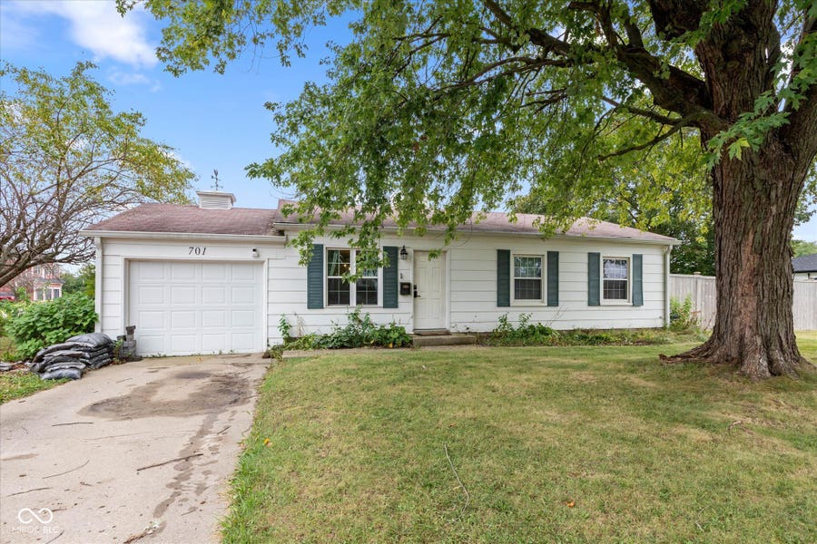 Property photo for 701 Maple Lane, Brownsburg, IN