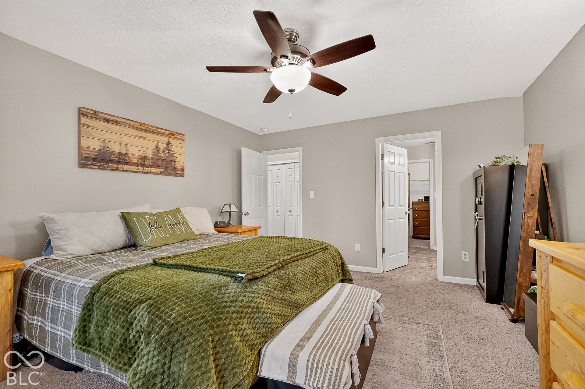 Ceiling fan with integrated lighting, neutral wall paint, carpeted flooring, and white interior doors