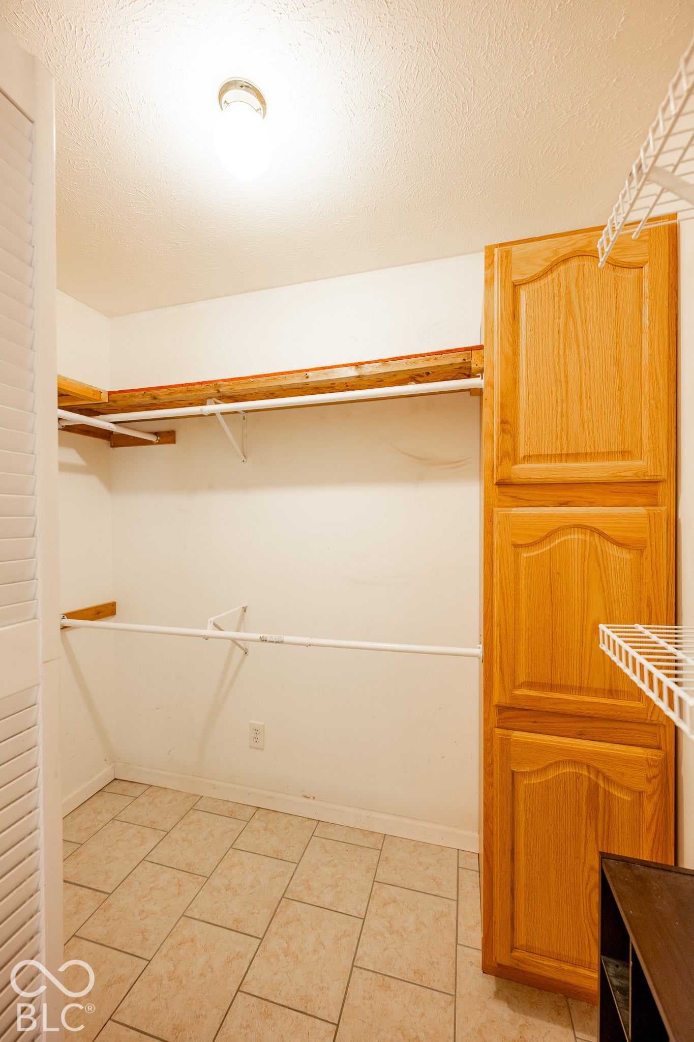 primary bedroom walk in closet