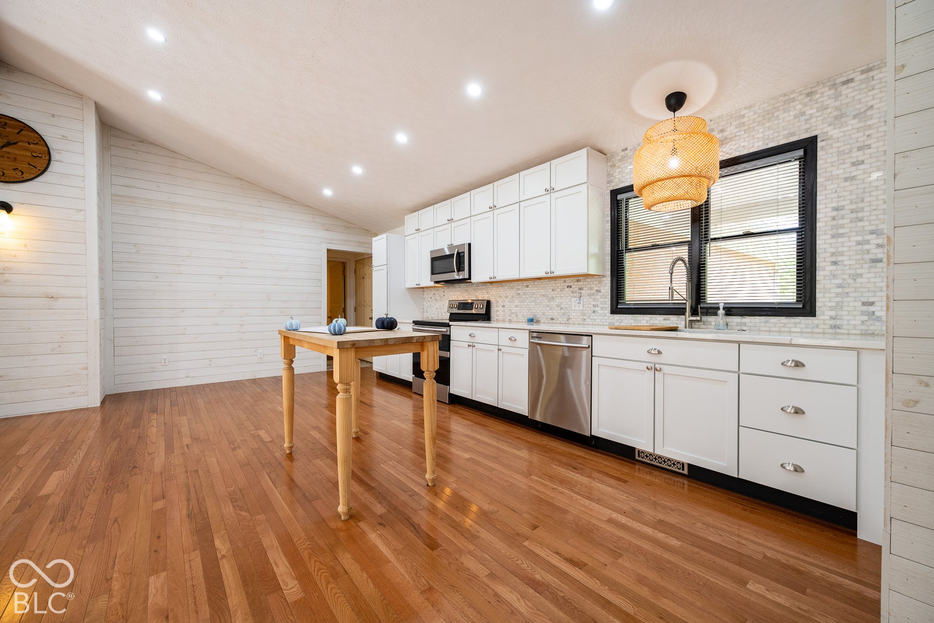 Open Concept kitchen/dining/living room