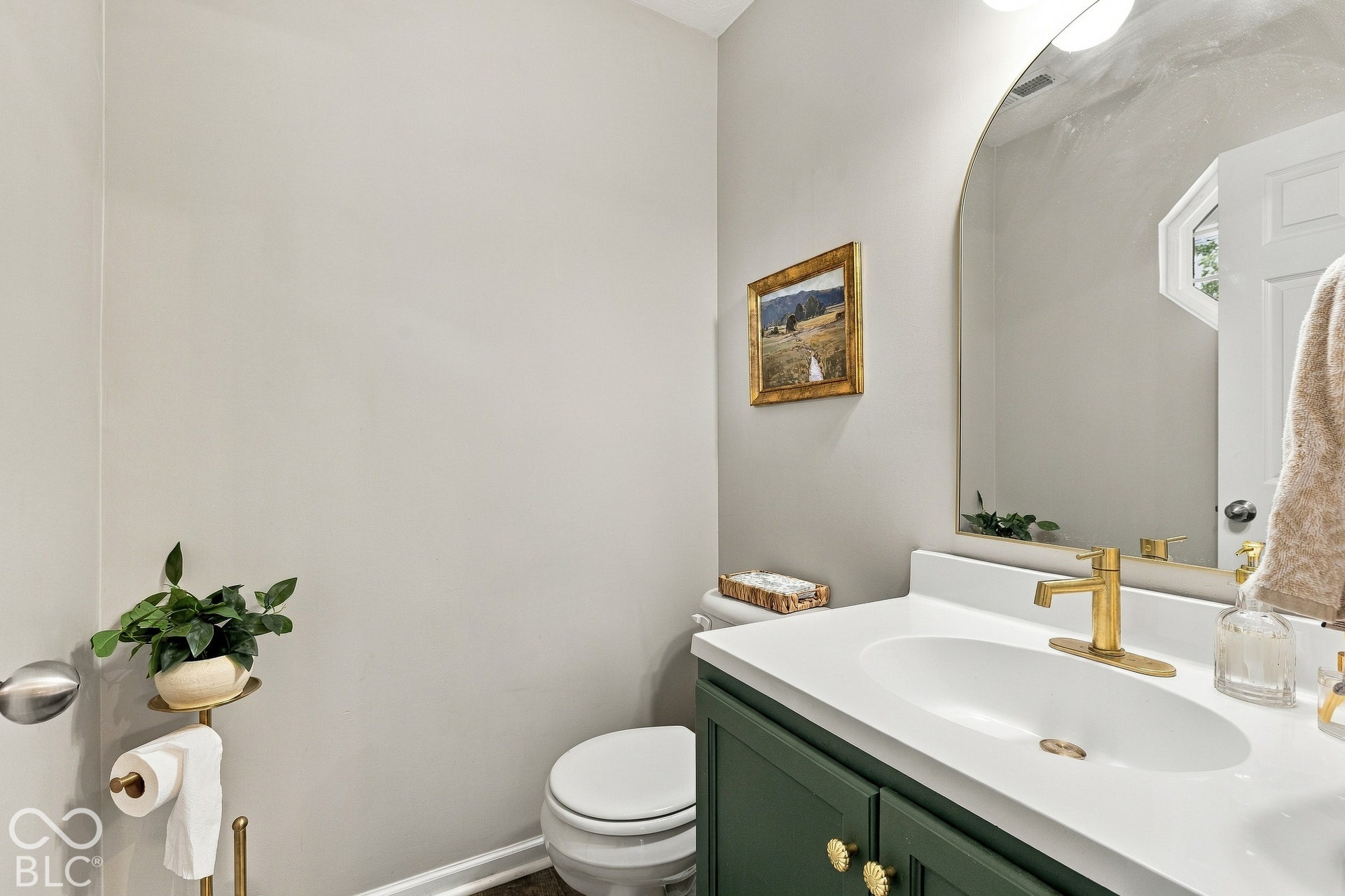 Stylish half bath on main