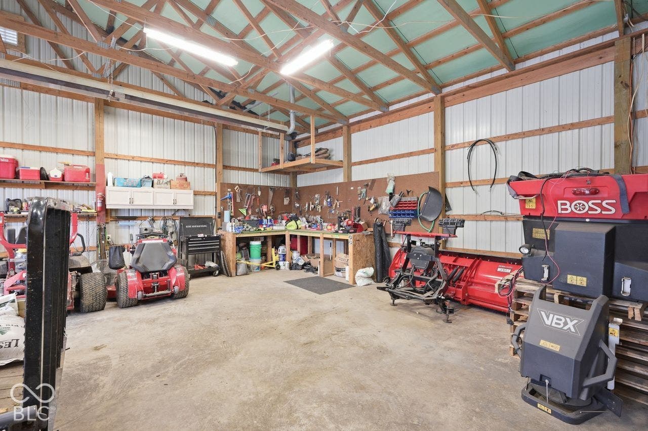 Main Area in Workshop w/ Concrete Floors