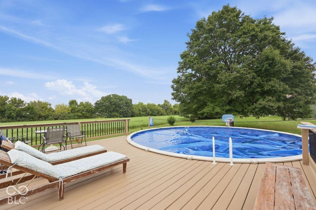 Pool & Deck Area