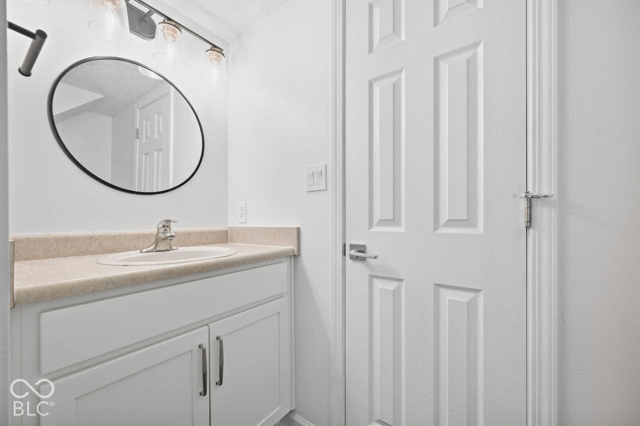 7622 Sergi Canyon Drive, Indianapolis, IN 46217 1st Floor Half Bath