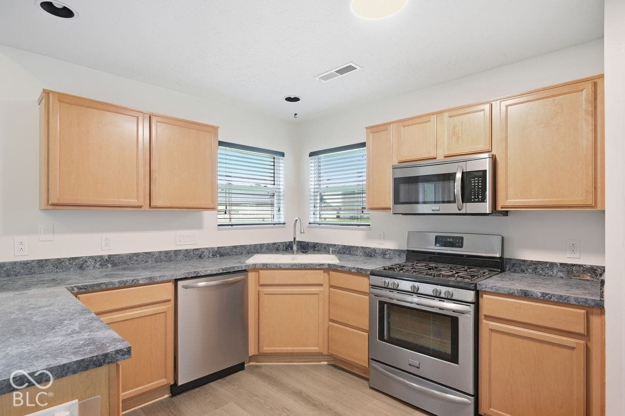 7622 Sergi Canyon Drive, Indianapolis, IN 46217 7622 Sergi Canyon Drive, Indianapolis, IN 46217