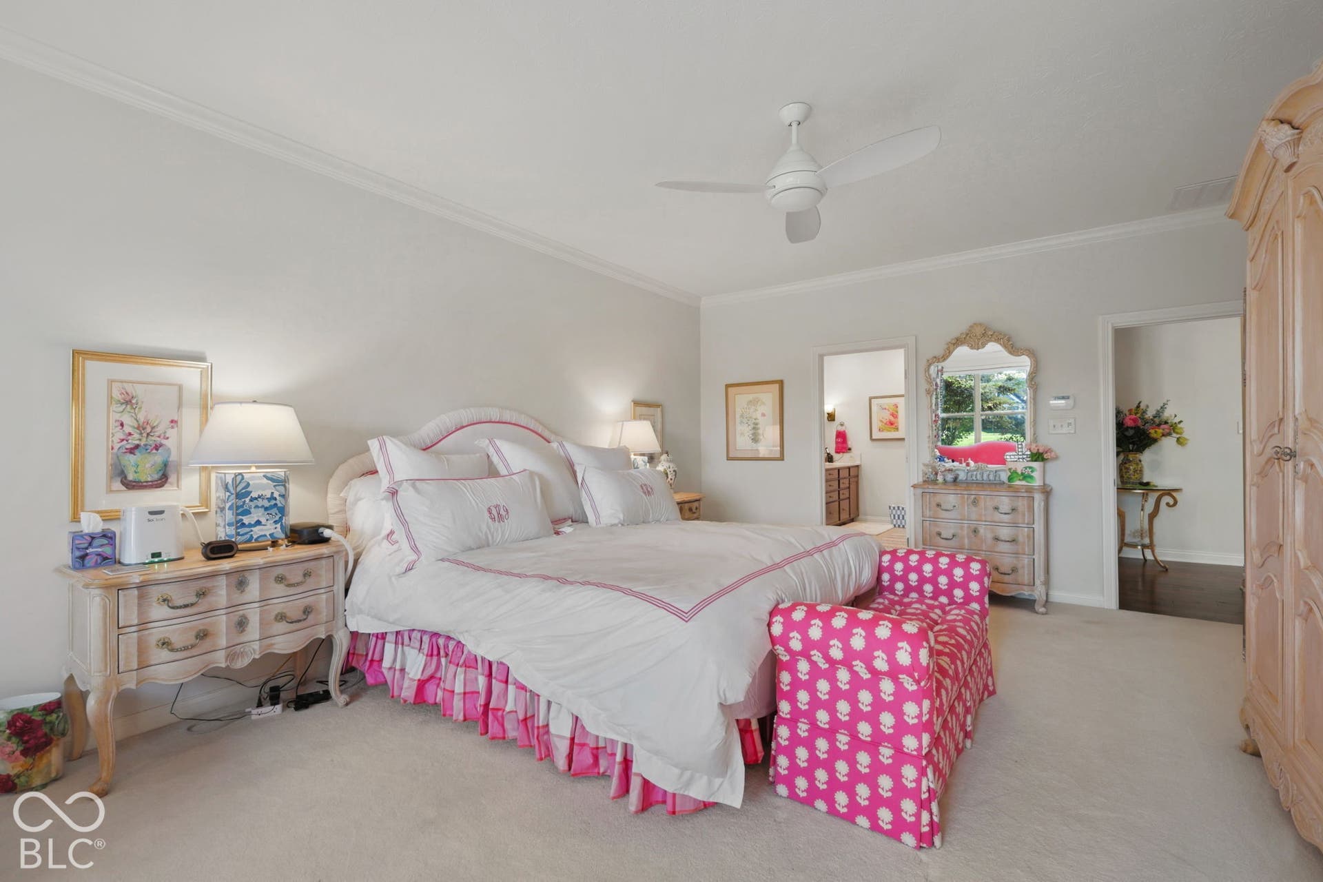 Recessed lighting, crown molding, ceiling fan, carpet flooring, and a decorative mirror
