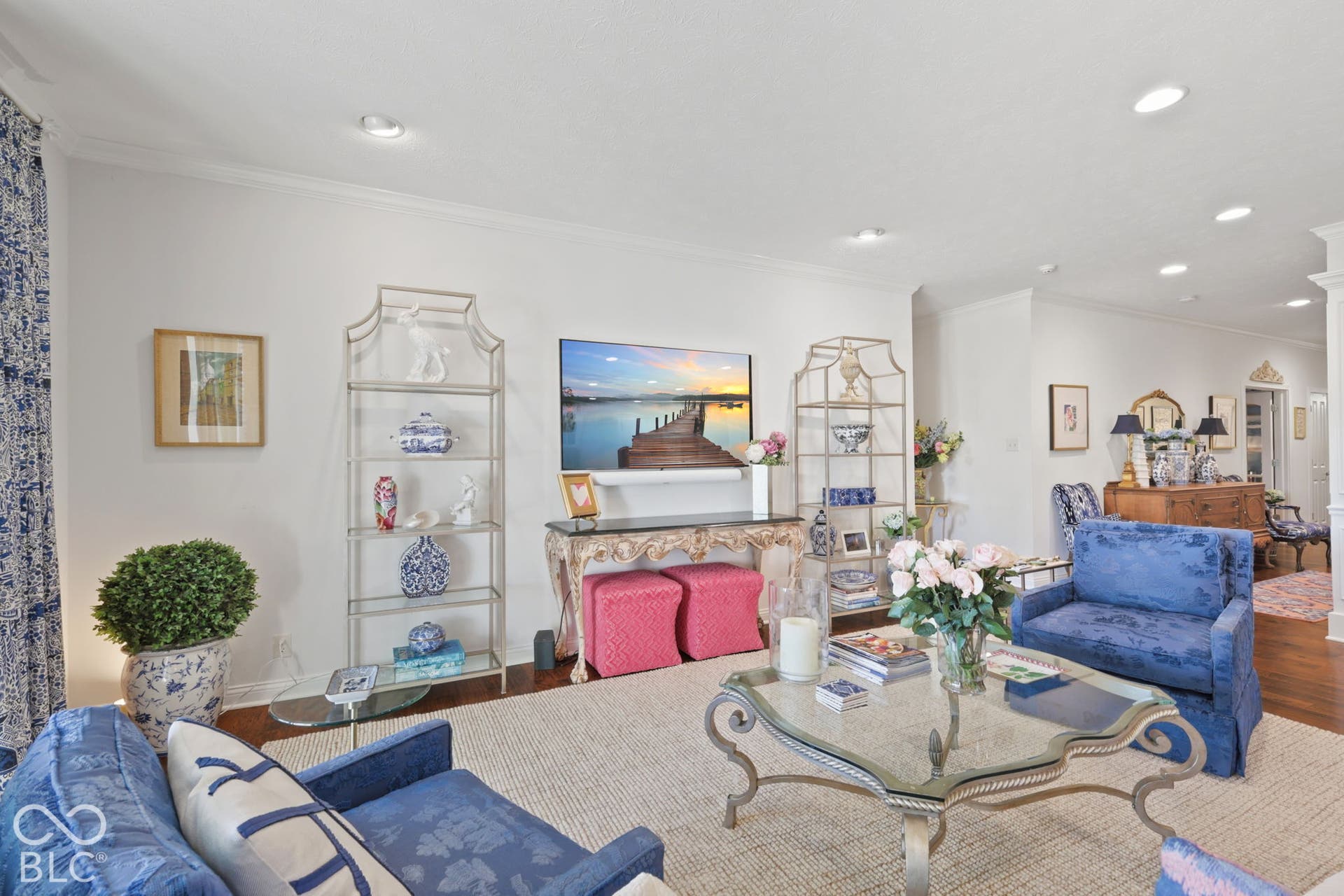 Recessed ceiling lighting, white wall finishes, dark wood-finish flooring, and crown molding