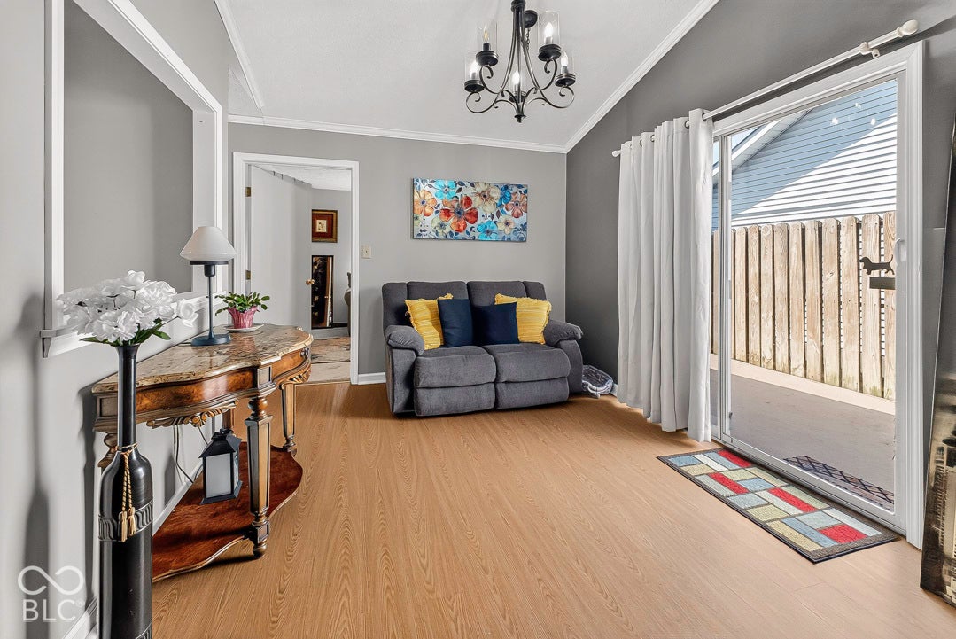 1035 Ina Circle, Franklin, IN 46131 CAN BE DINING OR EXTRA LIVING ROOM SPACE