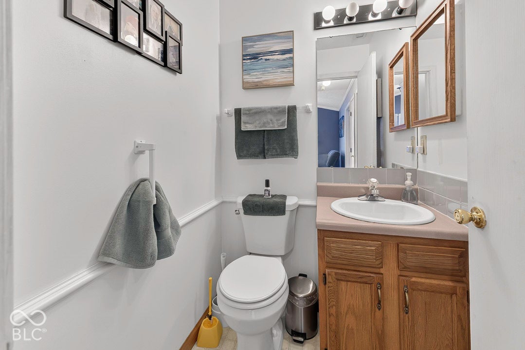 1035 Ina Circle, Franklin, IN 46131 HALF BATHROOM