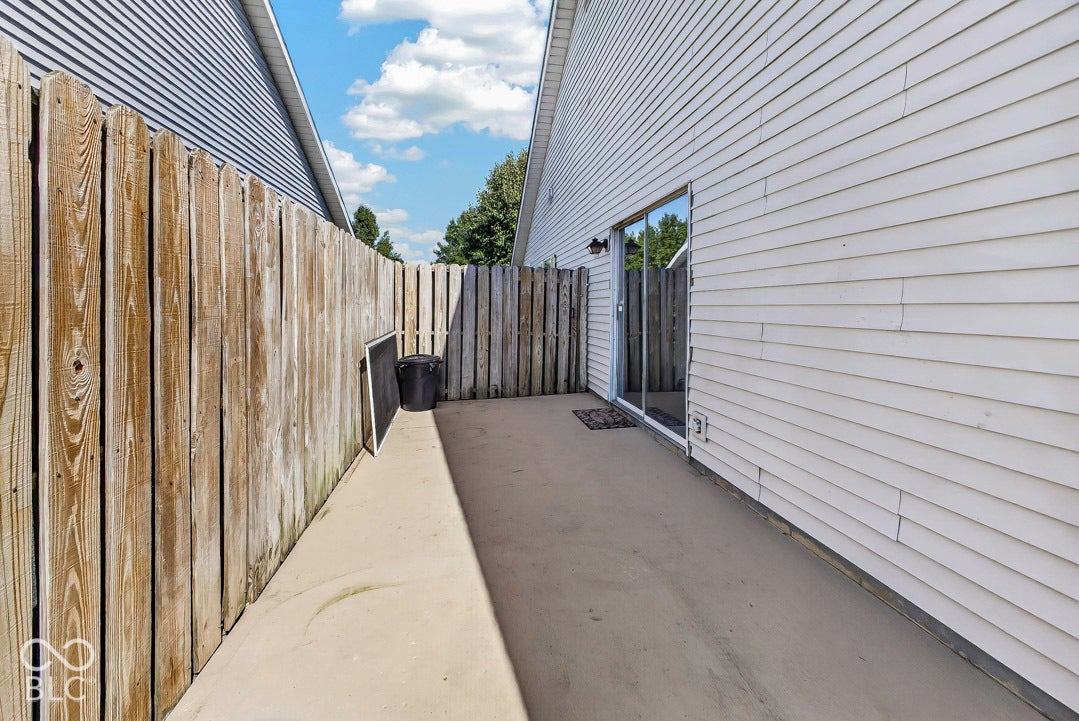 1035 Ina Circle, Franklin, IN 46131 Plenty of room for a Grill