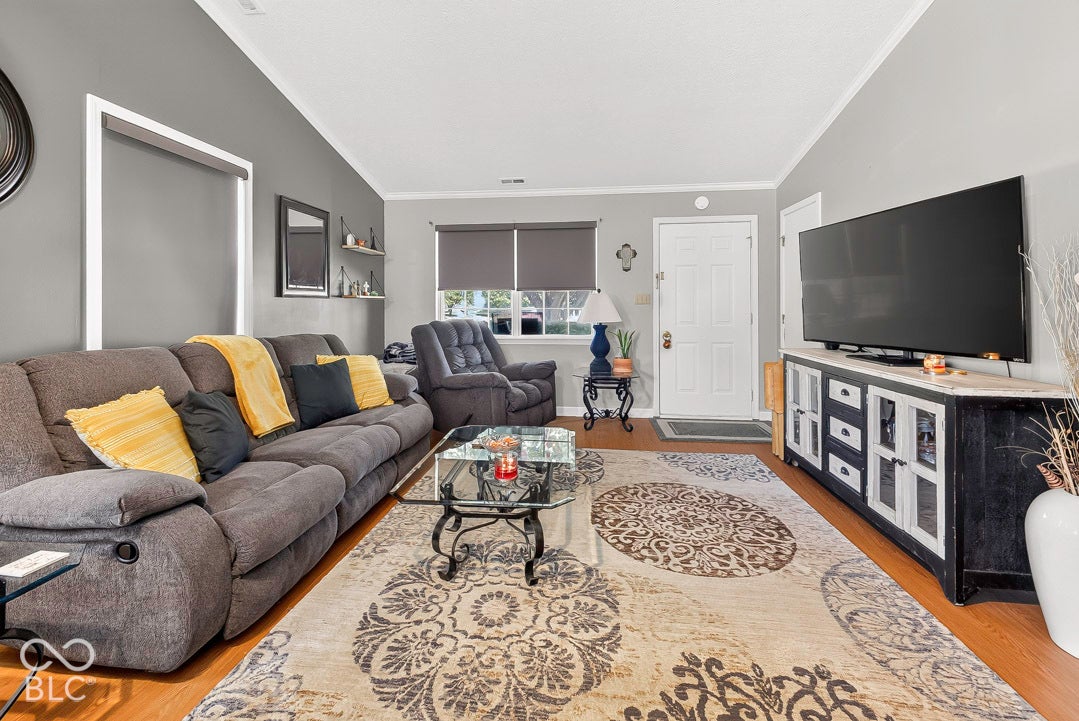 1035 Ina Circle, Franklin, IN 46131 Living Room