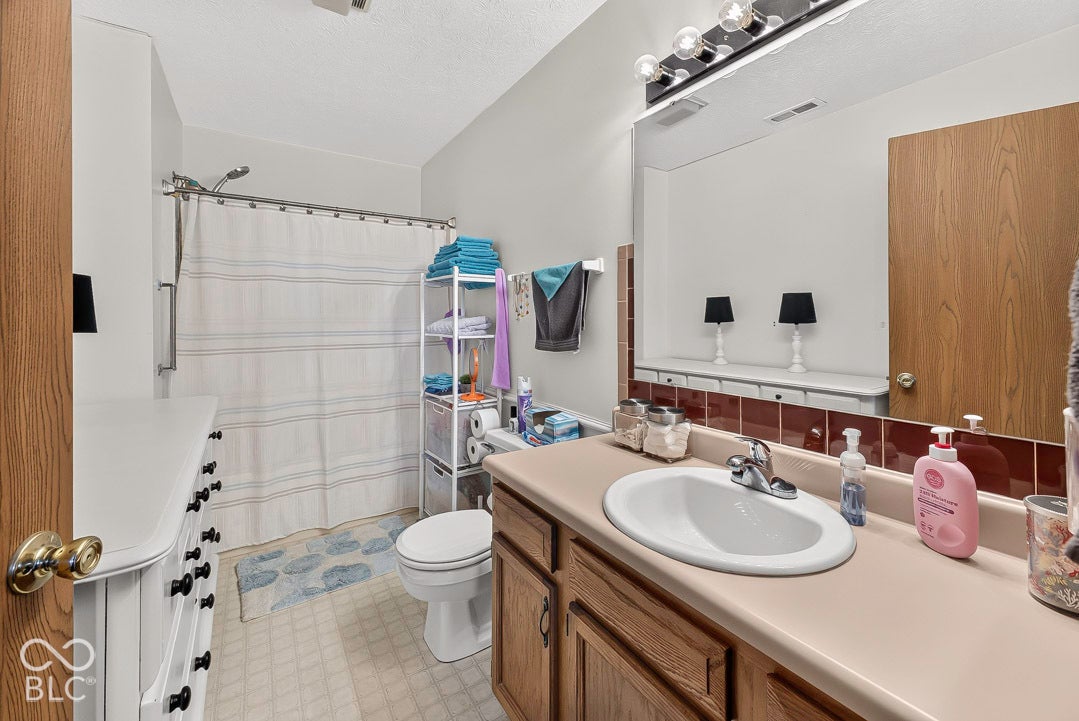 1035 Ina Circle, Franklin, IN 46131 Primary Bathroom