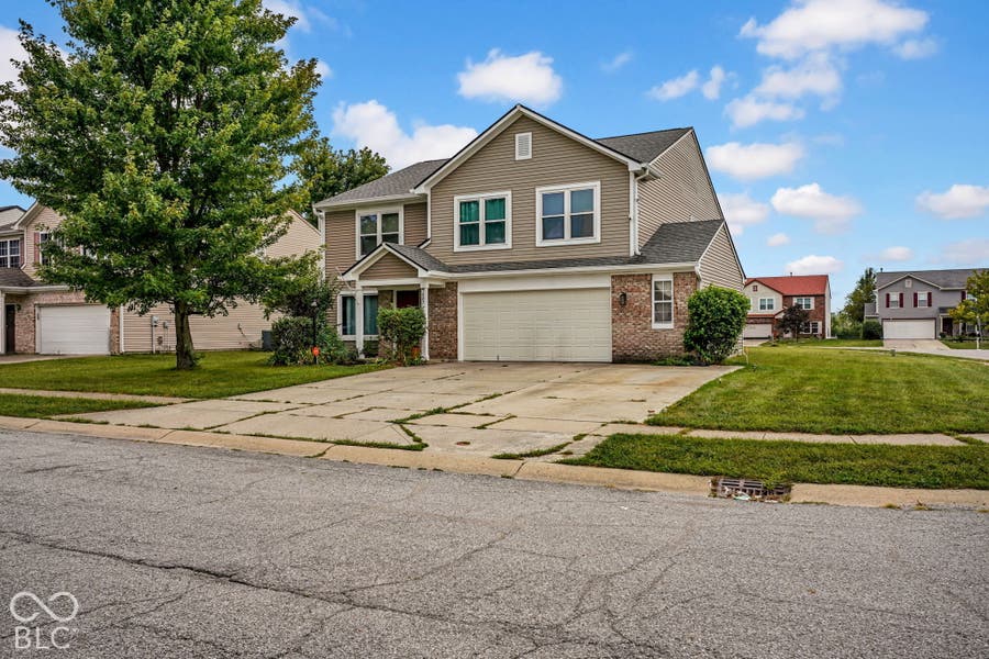 Property photo for 7807 Fox Glen Drive, Indianapolis, IN