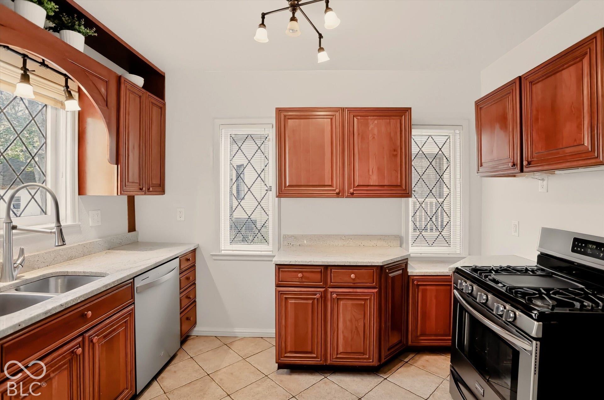 5753 N College Avenue, Indianapolis, IN 46220
