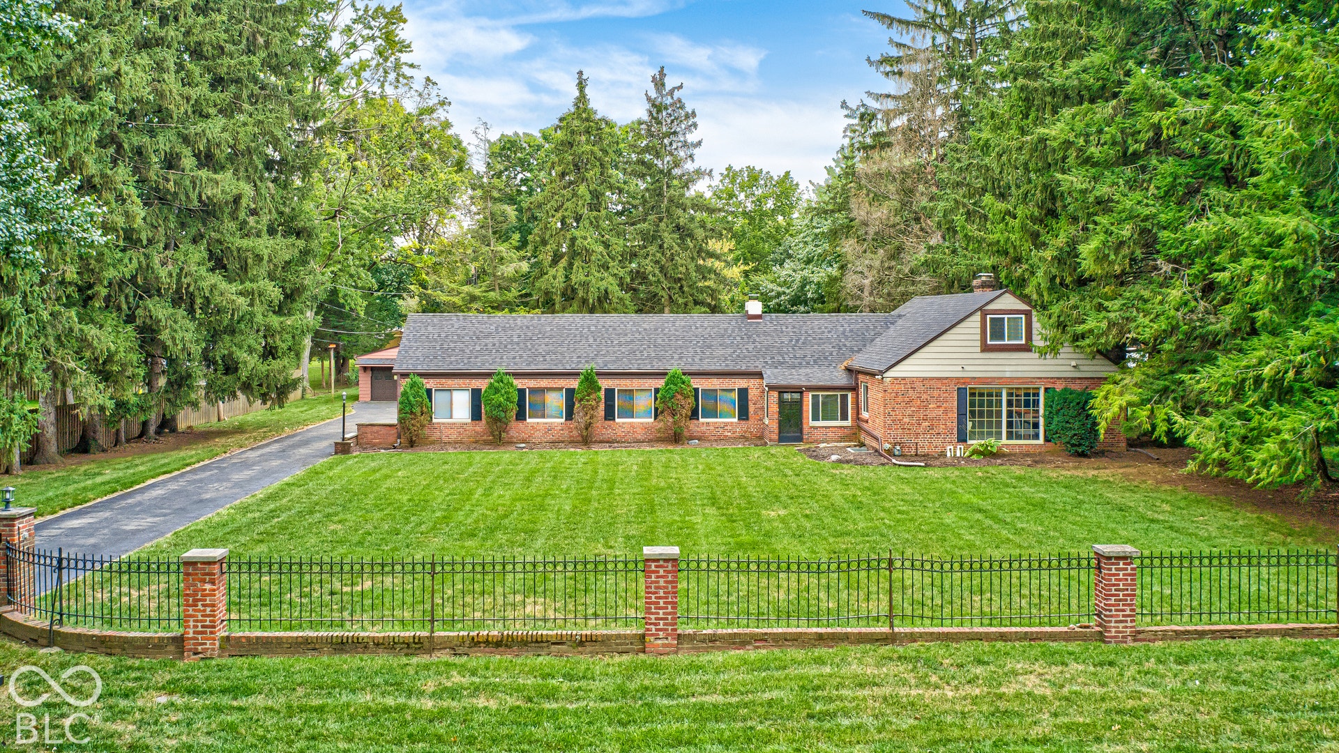 27 W Roberts Road, Indianapolis, IN 46217