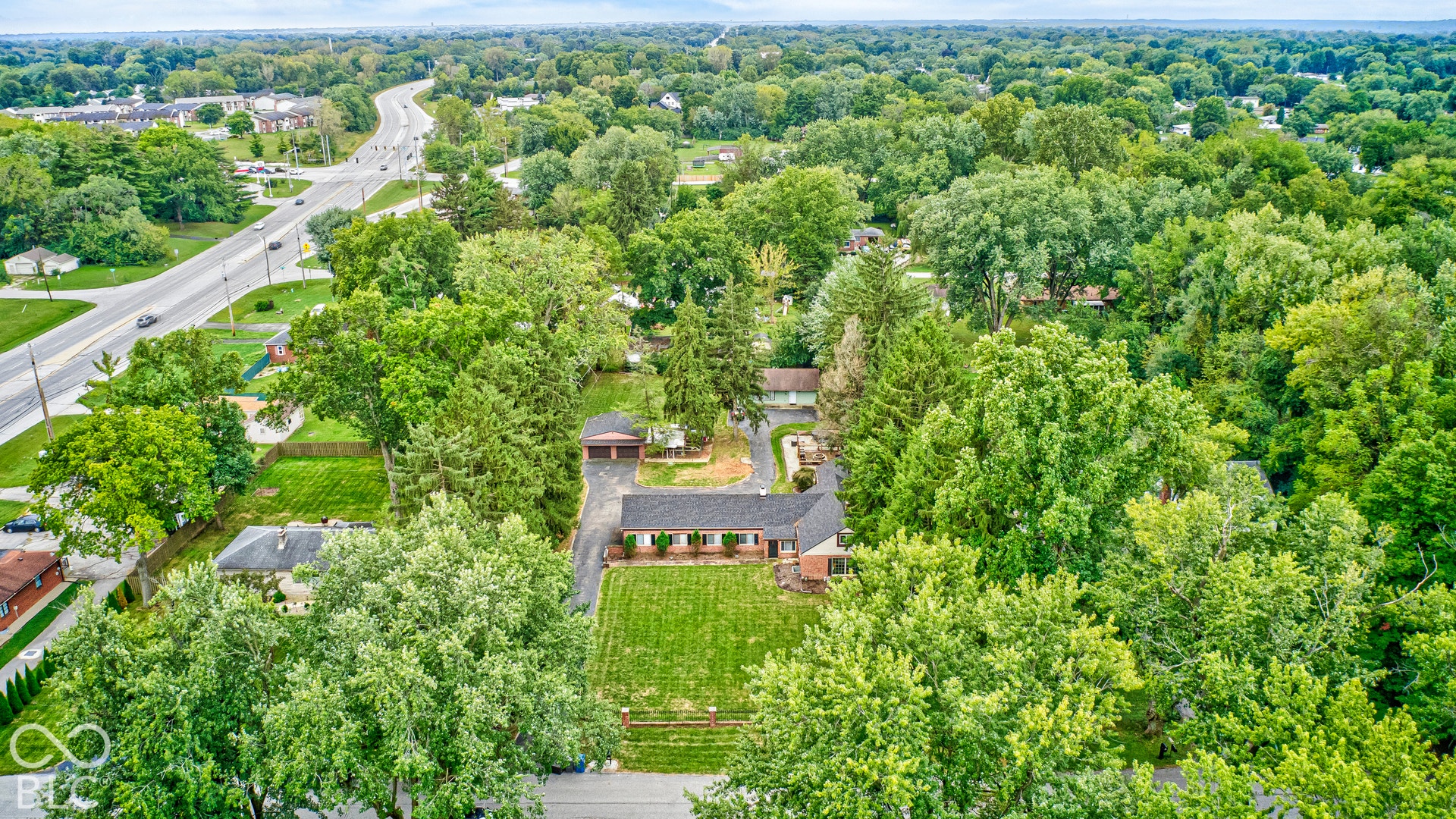 27 W Roberts Road, Indianapolis, IN 46217