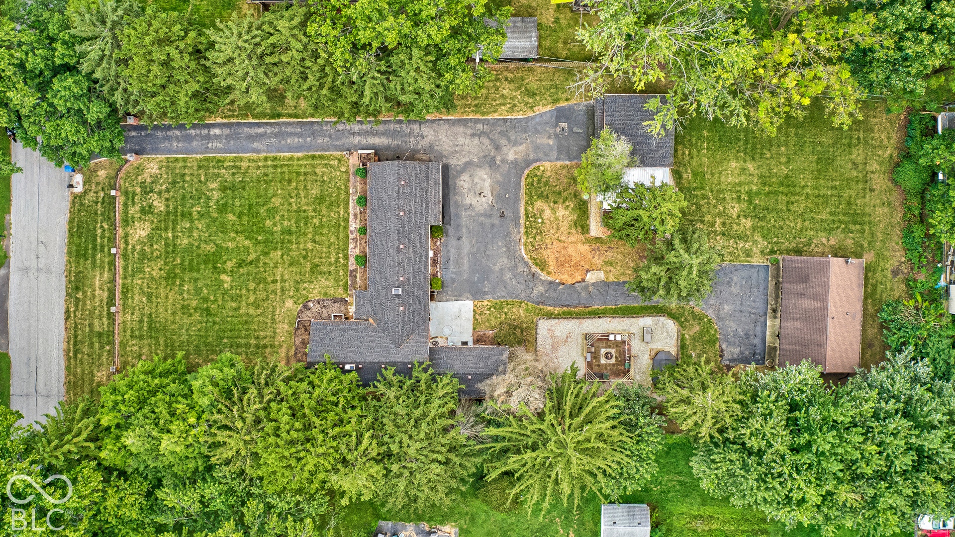 27 W Roberts Road, Indianapolis, IN 46217