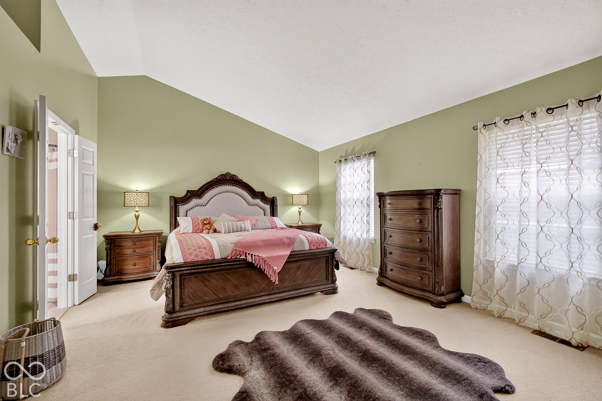 15996 Arbor Grove Boulevard, Noblesville, IN 46060 Vaulted ceiling and carpeted flooring