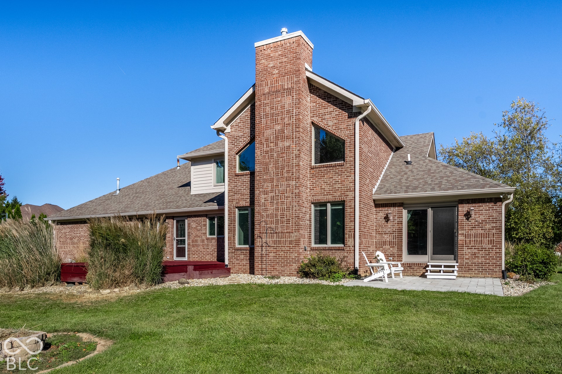 Brick exterior, deck, paver patio