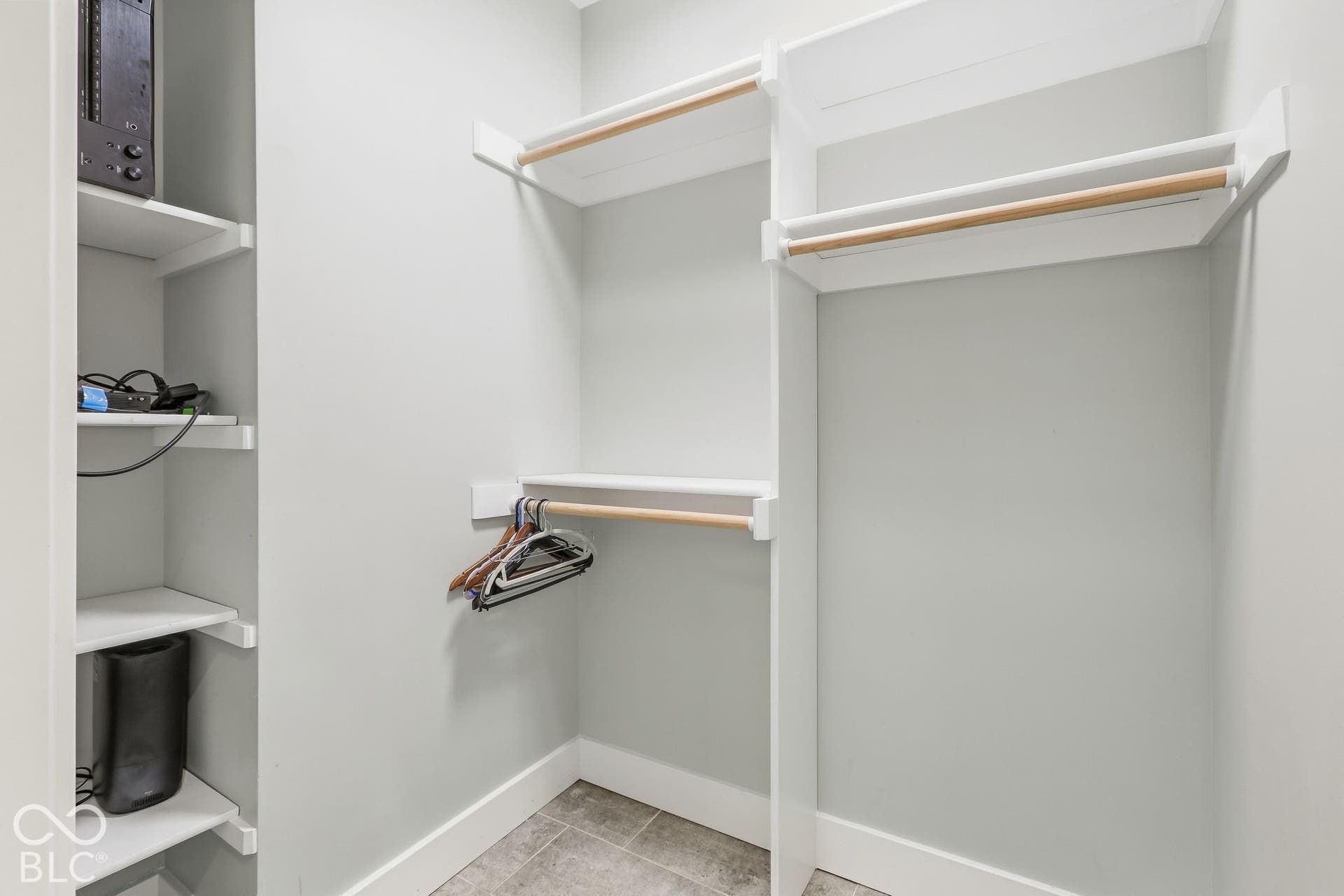 Integrated closet shelving and hanging rods