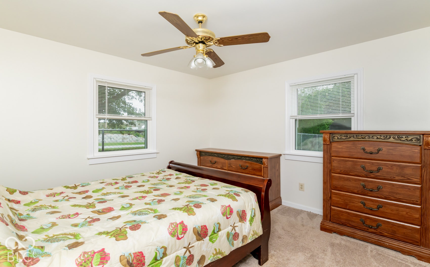 Neutral wall tones with carpeted flooring
